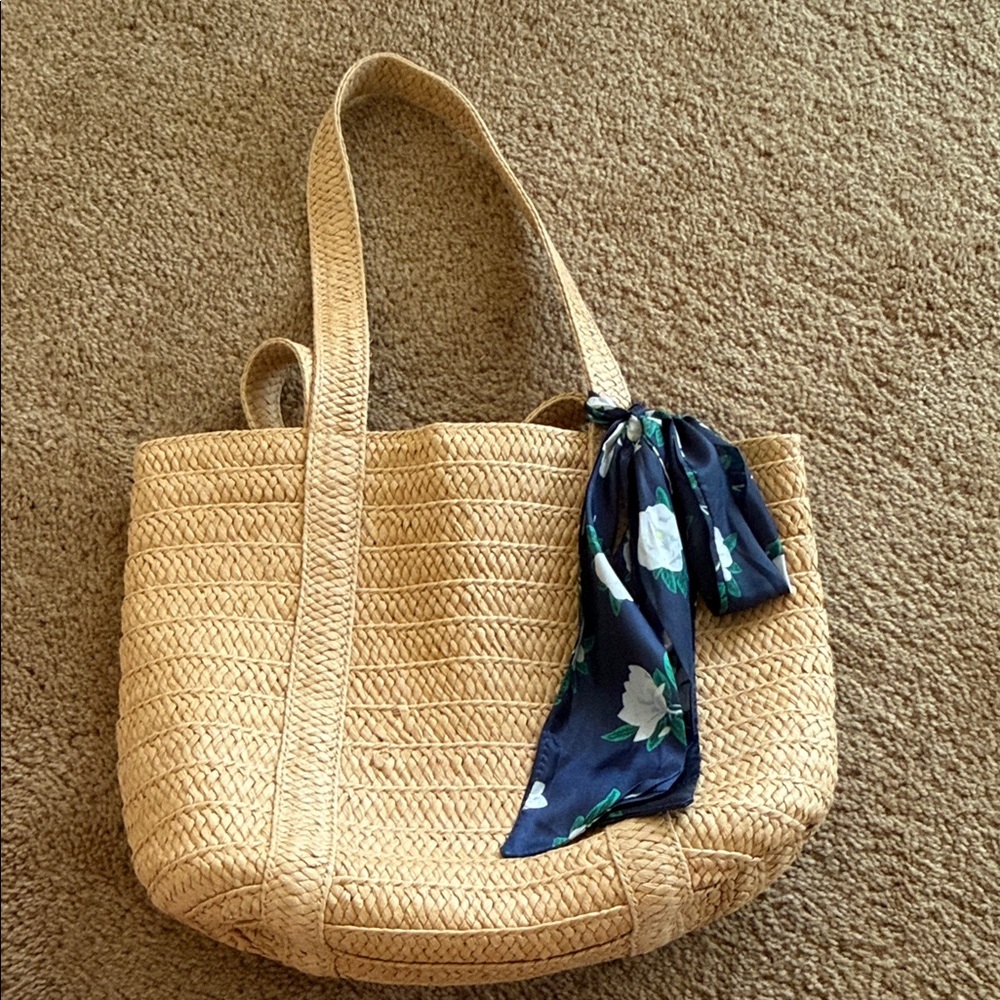 NWOT Draper James Natural Straw Tote with Navy Floral Scarf Accent. Never used